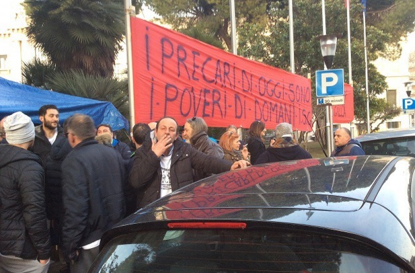 Pescara, ex interinali Attiva: "Non ce ne andiamo da qui"