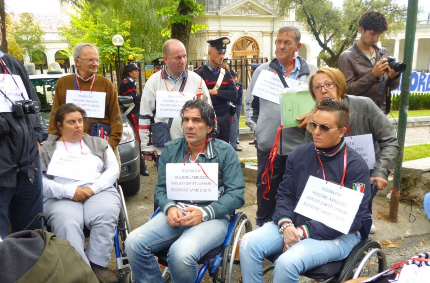 Carrozzine Determinate sul piede di guerra per difendere i diritti degli studenti disabili