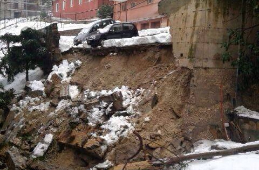 Crollato muro di contenimento in via Trieste Del Grosso. A Chieti l'emergenza continua