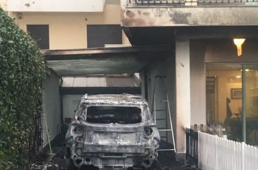 Incendio auto Sebastiani, indagati tre giovani non appartenenti al tifo organizzato
