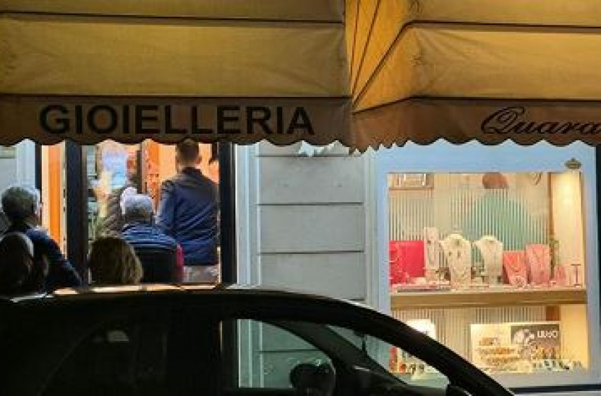 Super rapina ad Avezzano con le maschere di carnevale