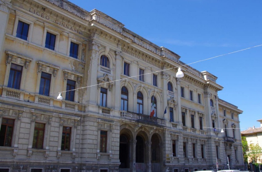 Sequestrato il liceo classico e il convitto ‘Melchiorre Delfico”