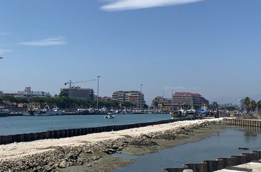 Porto di Pescara : via 40mila metri cubi di materiali dalle vasche di colmata