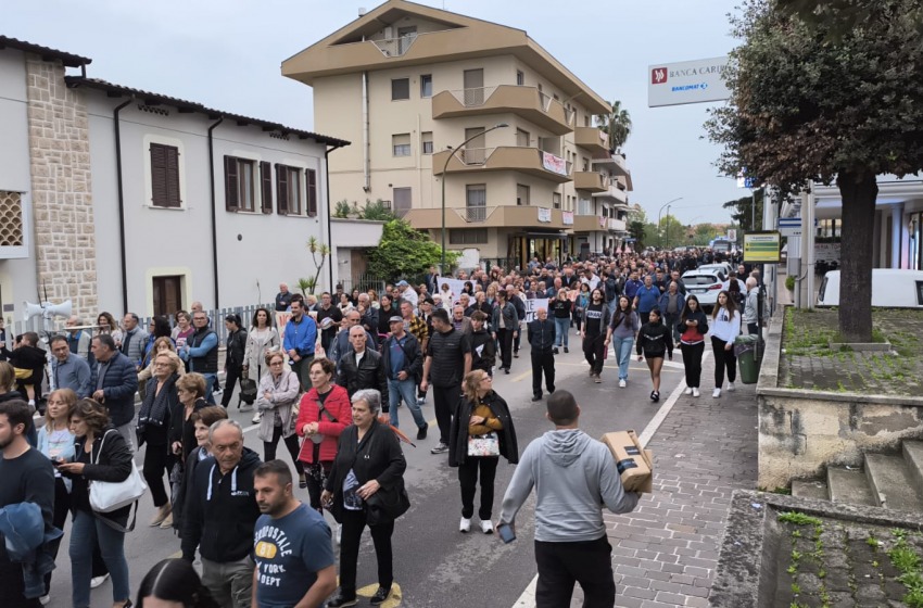 Ferrovia Pescara-Roma. A Manoppello i residenti scendono in piazza