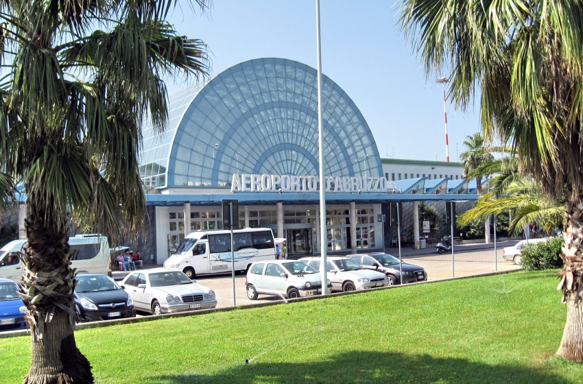 Sequestrati in aeroporto 25Kg di sigarette di contrabbando 