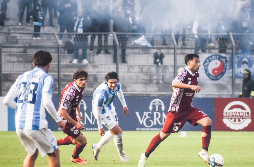 Ad Arezzo finisce a reti bianche. Pescara sempre al comando