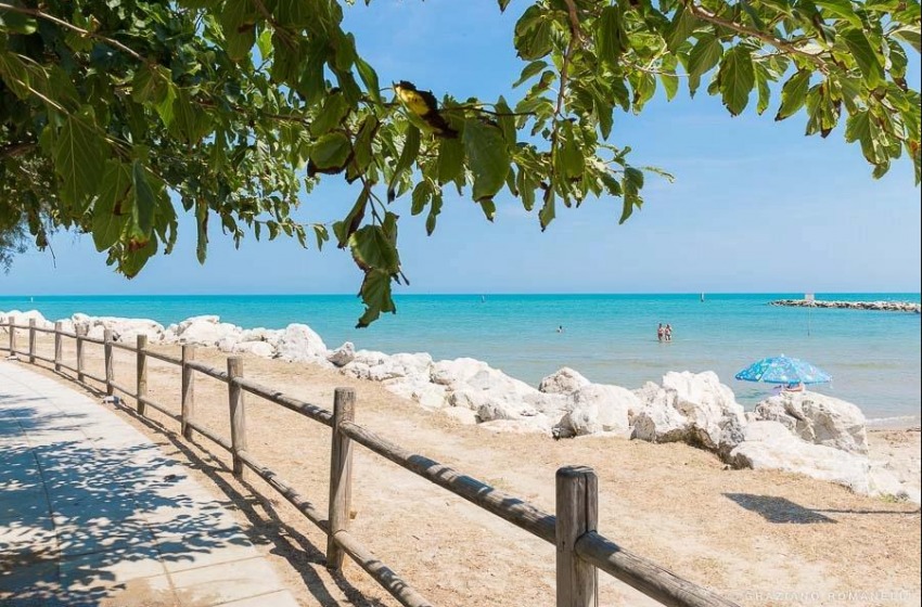 A Città Sant’Angelo spiaggia pronta nel 2026