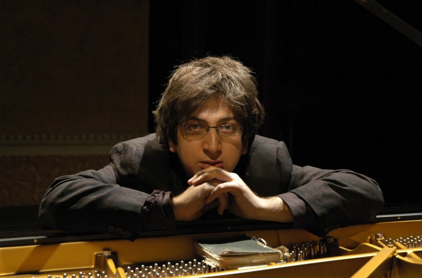 Bahrami interpreta Bach