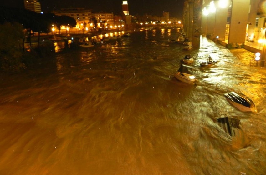 Disastro Pescara: esonda il fiume. Famiglie evacuate